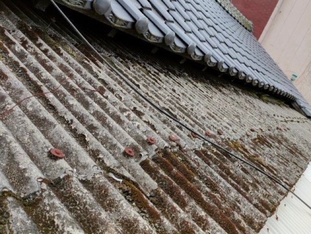 波型スレート屋根　施工前